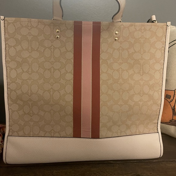 Coach Dempsey tote 40in - Picture 8 of 10